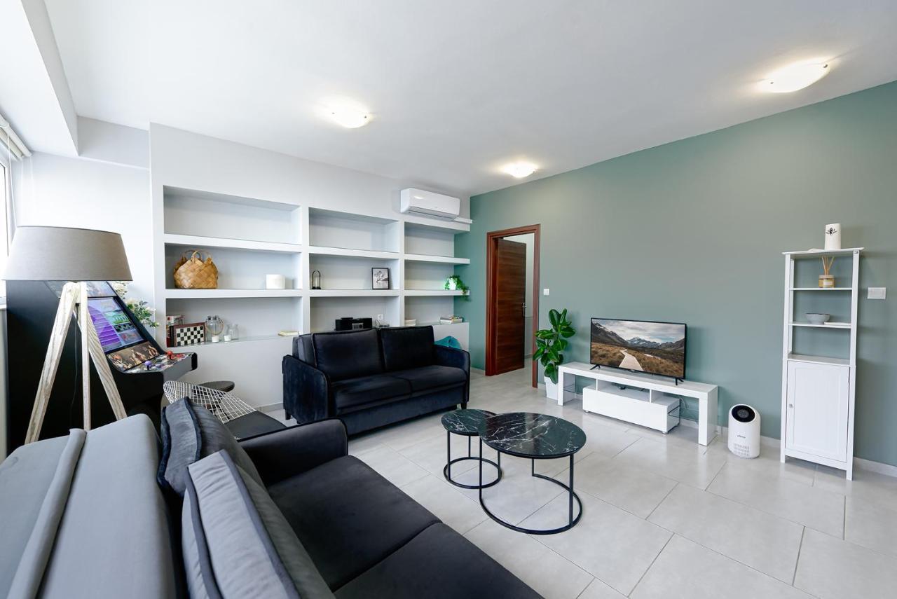 Patras' Hitech Apartment Exterior photo