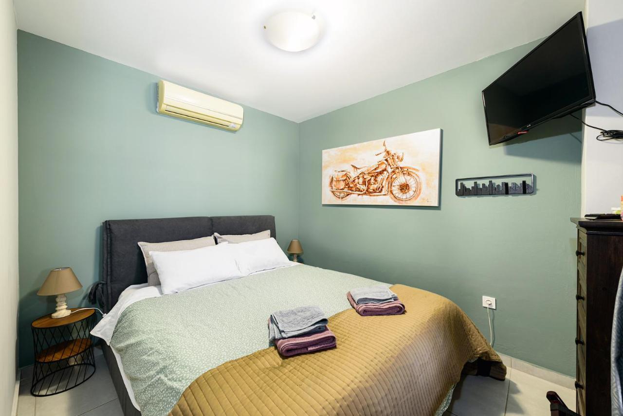 Patras' Hitech Apartment Exterior photo